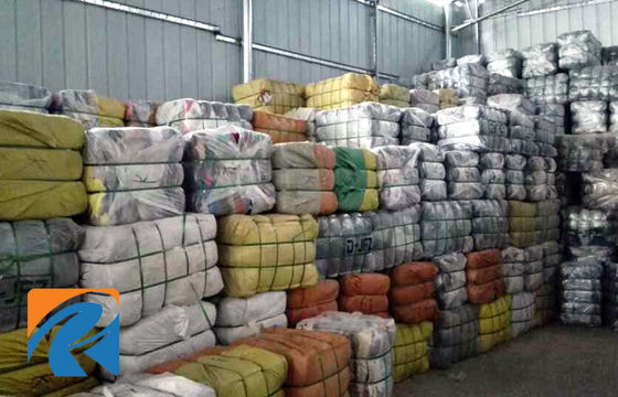 Comerci i vestiti all'ingrosso utilizzati delle donne, abbigliamento della seconda mano per l'estate/inverno