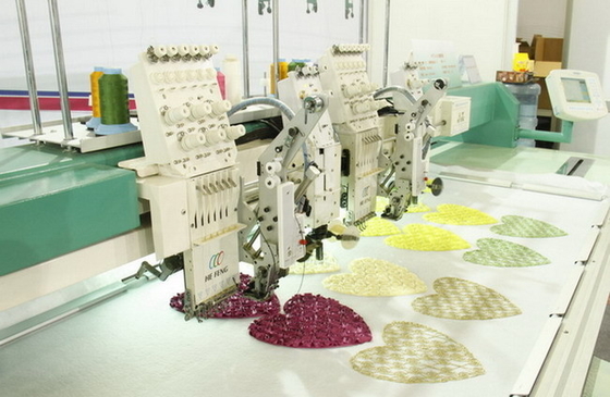 Il vestito dall'abito ha automatizzato le macchine d'avvolgimento del ricamo del piano con il dispositivo dello zecchino