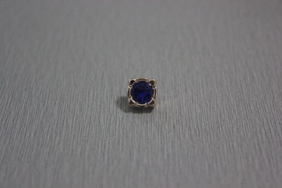 l'abbigliamento su ordinazione acrilico dell'ABS 14L si abbottona con il diamante blu per la camicia della ragazza