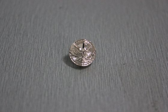 Bottoni del modello di Eagle di modo, bottone su ordinazione dell'abbigliamento di metallizzazione