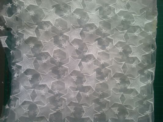 L'organza di Qmilch del pentagramma ha ricamato il tessuto del pizzo, tessuto del pizzo della stella