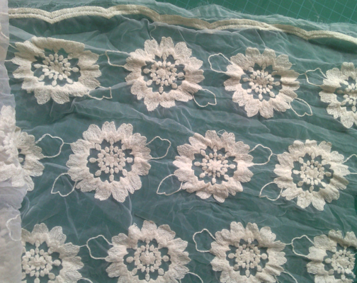 L'organza pura del cotone ha ricamato l'indumento Eco del tessuto del pizzo del fiore amichevole