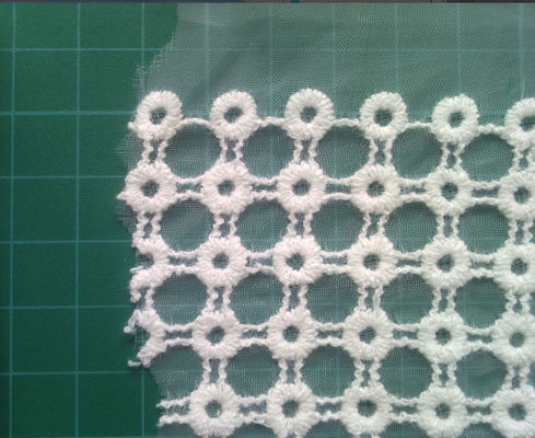 Il cotone della natura 130cm ha ricamato il tessuto del pizzo per l'abbigliamento dell'indumento