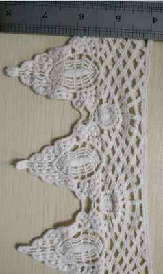 Tessuto decorativo 15cm del pizzo di Chantilly della disposizione del pizzo del cotone del bianco sporco