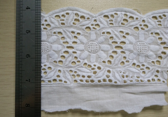 Disposizione decorativa del pizzo del tessuto del pizzo del cotone della natura per modo dei vestiti