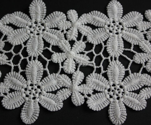 Qmilch ha ricamato la disposizione decorativa del pizzo modello bianco/nero 11cm di fiore