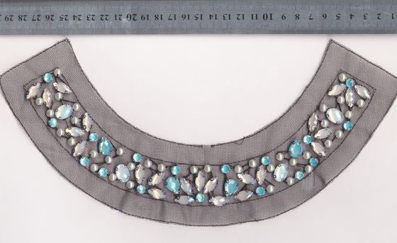 I multi colori si vestono/la perla e le perle del collare della perla cerchi della gonna