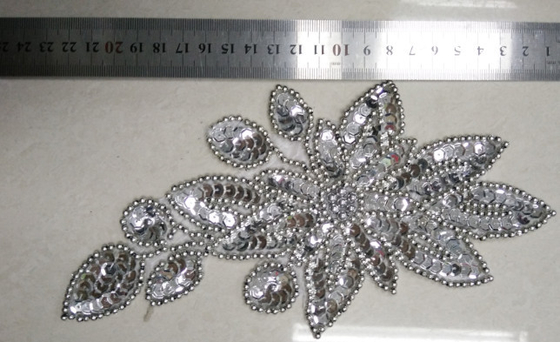 Disposizioni fatte a mano del collare della perla di Fashional della foglia fatte in perle d'argento