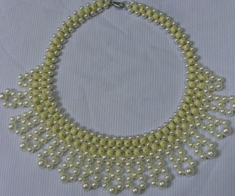 Gli ABS gialli decorativi imperlano/collare delle perle con l'aragosta e le clip