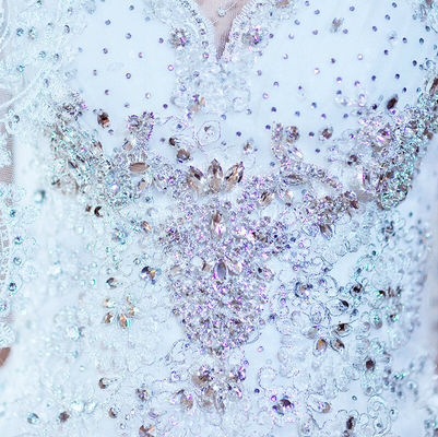 Vestiti da sposa in rilievo di lusso dal cristallo di rocca, vestiti da sposa gonfi di Tulle delle donne
