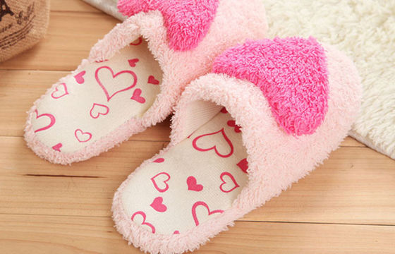 Fumetto 11" pantofole della peluche della ragazza di amore 3D e stivali, pantofole di signore comode