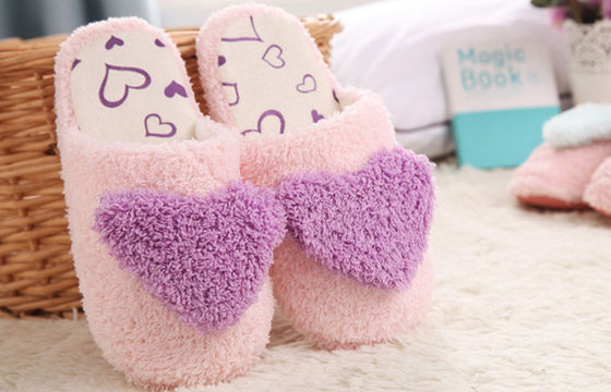 Fumetto 11" pantofole della peluche della ragazza di amore 3D e stivali, pantofole di signore comode