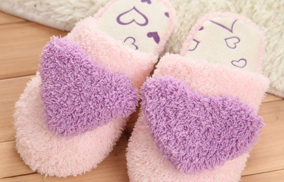 Fumetto 11" pantofole della peluche della ragazza di amore 3D e stivali, pantofole di signore comode