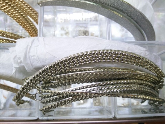 Disposizione a metà ovale ecologica del metallo di forma della lega per modo d'argento delle decorazioni