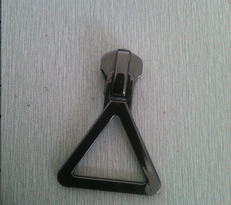 Tirate amichevoli della chiusura lampo della lega di Eco per forma del triangolo di placcatura del Gunmetal dei vestiti
