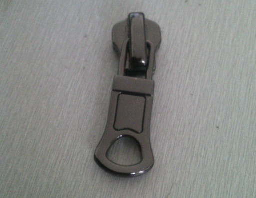 Tirate della chiusura lampo di placcatura del Gunmetal