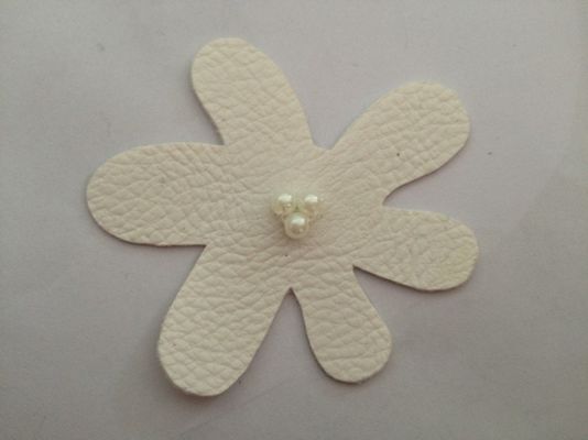 Corpetto bianco del fiore artificiale dell'indumento elastico con 3D/perle su misura