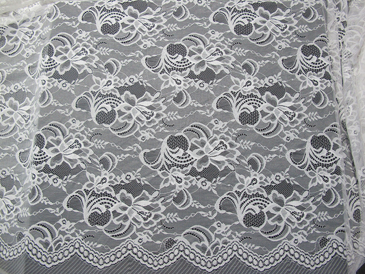 Floreale svizzero di nylon bianco del tessuto del pizzo tricottato con il pizzo del confine ed il bordo del pettine