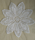 Disposizione decorativa del pizzo di Qmilch del fiore della maglia con piccola dimensione, bianca